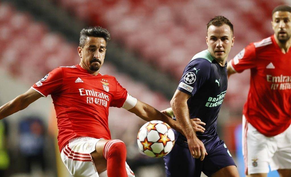 保持冷静的 保持冷静的